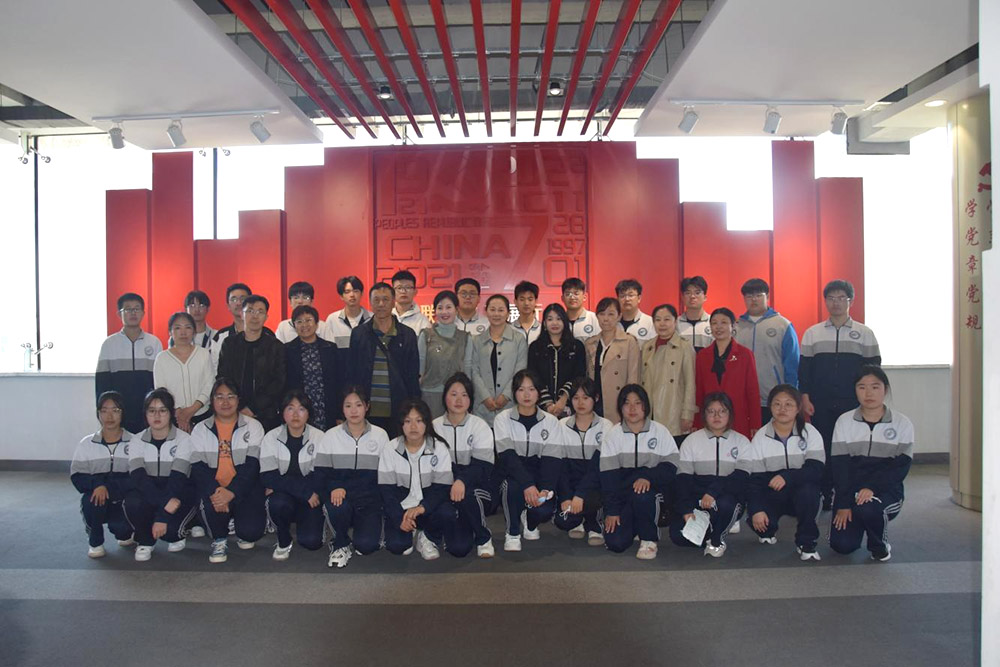 文登技師學(xué)院-聯(lián)橋國(guó)際學(xué)院師生打卡聯(lián)橋集團(tuán)