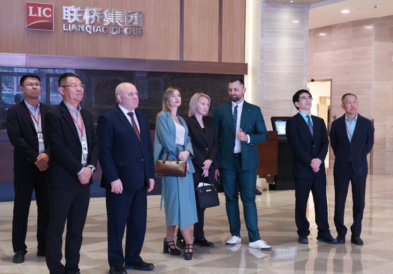 俄羅斯哈巴羅夫斯克市市長克拉夫丘克率代表團一行到訪山東聯(lián)橋集團