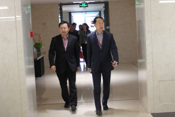 山東大學（威海）黨委書記仝興華一行來聯橋集團參觀考察