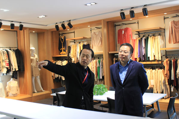 威海市委組織部副部長于松濤一行來聯橋集團考察調研