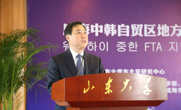 聯(lián)橋集團(tuán)在威海中韓自貿(mào)區(qū)地方經(jīng)濟(jì)合作研究中心成立儀式暨中韓服務(wù)貿(mào)易研討會上作交流