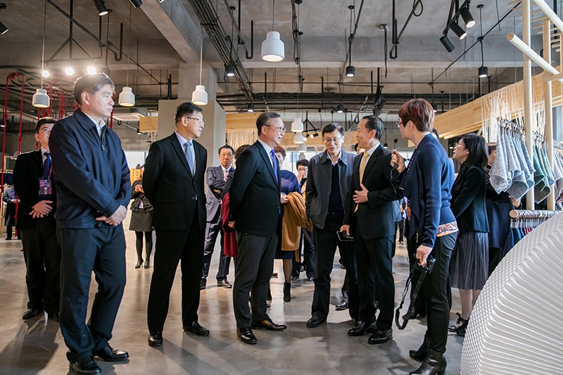 “創意 · 跨越 國家毛衫紗線資源共享平臺啟動儀式”在威海聯橋集團盛裝啟幕(圖18) “創意 · 跨越 國家毛衫紗線資源共享平臺啟動儀式”在威海聯橋集團盛裝啟幕(圖18)