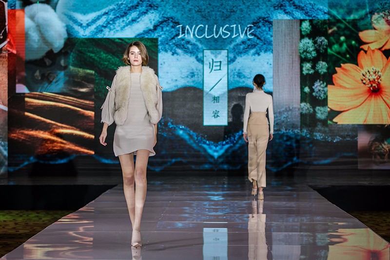 “創意 · 跨越 國家毛衫紗線資源共享平臺啟動儀式”在威海聯橋集團盛裝啟幕(圖45) “創意 · 跨越 國家毛衫紗線資源共享平臺啟動儀式”在威海聯橋集團盛裝啟幕(圖45)