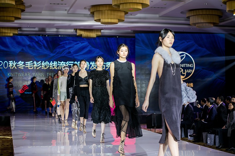 “創意 · 跨越 國家毛衫紗線資源共享平臺啟動儀式”在威海聯橋集團盛裝啟幕(圖68) “創意 · 跨越 國家毛衫紗線資源共享平臺啟動儀式”在威海聯橋集團盛裝啟幕(圖68)