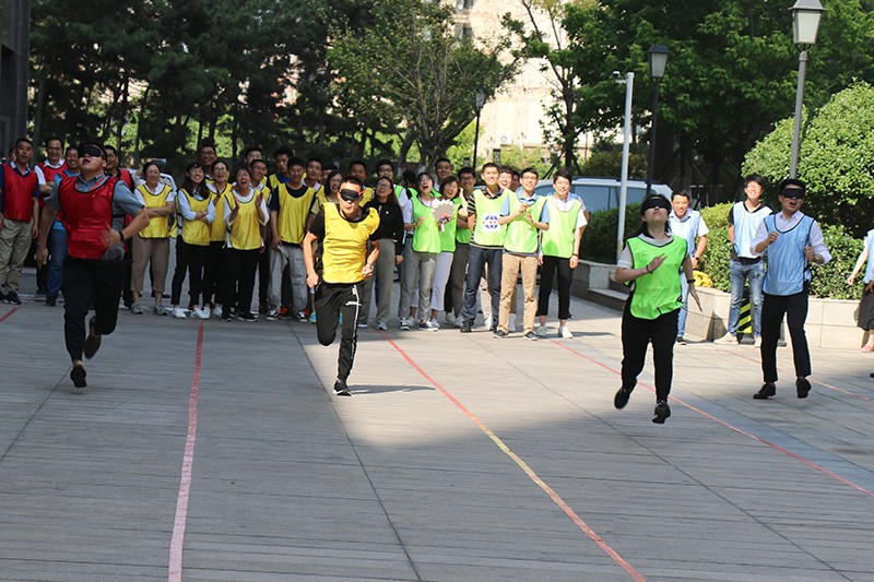 聯橋集團黨委舉辦【光耀先鋒 “新新”向榮】主題黨建活動(圖2) 聯橋集團黨委舉辦【光耀先鋒 “新新”向榮】主題黨建活動(圖2)