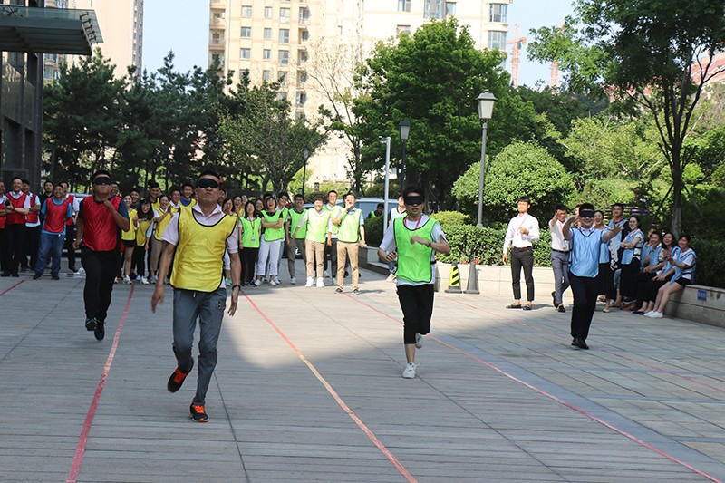 聯橋集團黨委舉辦【光耀先鋒 “新新”向榮】主題黨建活動(圖3) 聯橋集團黨委舉辦【光耀先鋒 “新新”向榮】主題黨建活動(圖3)