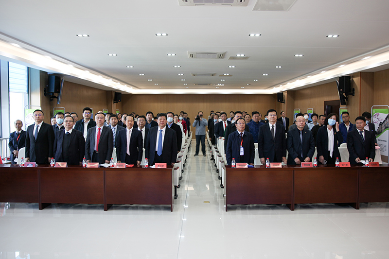 聯(lián)橋集團(tuán)黨委書記、董事長慕镕鍵當(dāng)選為吉林大學(xué)威海校友會首任會長(圖1)