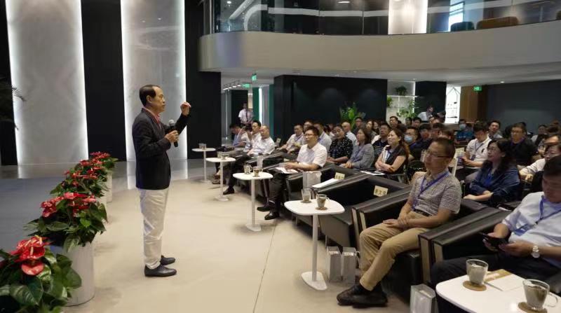 聯(lián)橋集團黨委書記、董事長慕镕鍵在威海市“青藍接力”名家論壇開講(圖2) 聯(lián)橋集團黨委書記、董事長慕镕鍵在威海市“青藍接力”名家論壇開講(圖2)